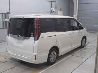 Toyota NOAH 2014