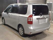 TOYOTA NOAH 2011