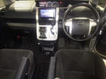 TOYOTA NOAH 2011